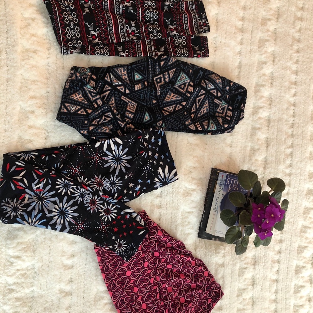 4 Pairs of leggings.